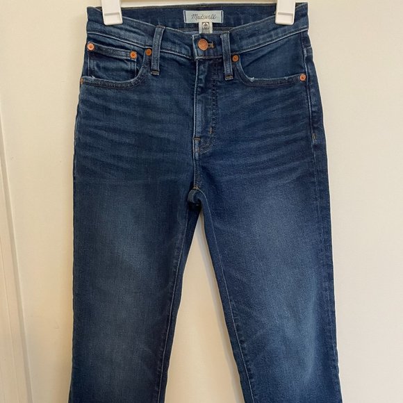 MID-RISE CLASSIC STRAIGHT JEANS IN CARSONDALE WASH - Picture 1 of 4